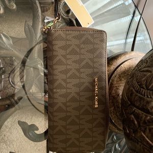 MK Acorn Jet  Leather Continental Wristlet Wallet